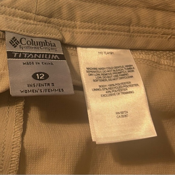 Columbia Titanium Omni-Shade Water Resistant Women’s Beige Hiking Shorts Size 12 - Picture 3 of 10